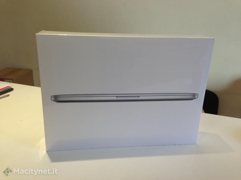 MacBook Pro 13” Retina: unboxing e confronto con il MacBook Pro e MacBook Air 13” MacBook Pro 13” Retina: unboxing e confronto con il MacBook Pro e MacBook Air 13”