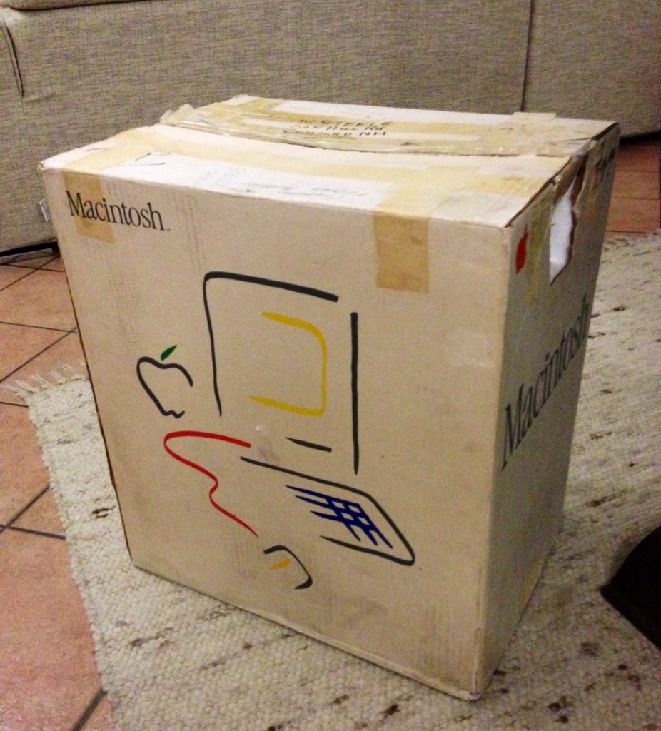 L’unpackaging di un Mac, 29 anni dopo