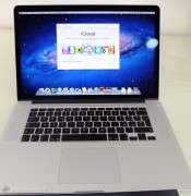 L’unpackaging italiano del primo MacBook Pro Retina