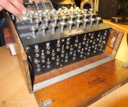 Milano ricorda Alan Turing e mette in mostra Enigma al Museo della Scienza e della Tecnologia