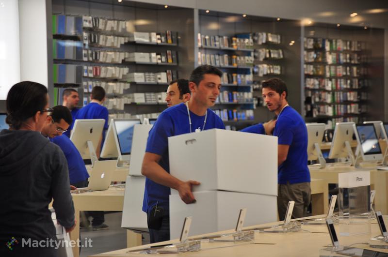 Apple Store Il Leone: fotogallery dell’allestimento e della festa di inaugurazione