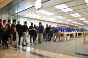 Apple Store il Leone: il tunnel umano dell’inaugurazione e la distribuzione dei gadget