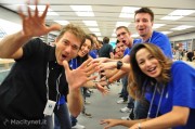 Apple Store il Leone: il tunnel umano dell’inaugurazione e la distribuzione dei gadget