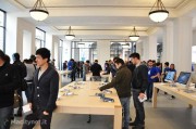 Apple Store Torino: una grande folla per l’inaugurazione