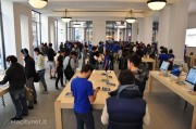 Apple Store Torino: una grande folla per l’inaugurazione