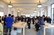 Apple Store Torino: una grande folla per l’inaugurazione