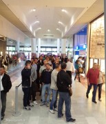 Apple Store i Gigli di Firenze: 1.500 persone in fila per acquistare iPhone 5
