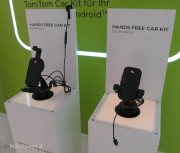 Visto @ IFA 2012: il kit TomTom Kit vivavoce pronto per iPhone 5 e il software sempre più social