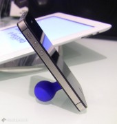 Bulo Stand Up: una ventosa geniale per iPhone, iPod touch, FaceTime e…