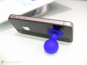 Bulo Stand Up: una ventosa geniale per iPhone, iPod touch, FaceTime e…