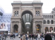 Niente Apple Store in Galleria del Duomo a Milano, l’offerta della Mela battuta alle buste