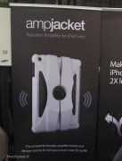 CES 2013: Ampjacket raddoppia la potenza di iPhone e iPad con una custodia-cassa armonica