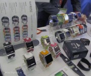 Visto al CES 2012: Le soluzioni per indossare al polso iPod nano touch da Hex e iWatchz
