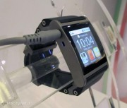 CES 2012: primo contatto con i’m Watch, orologio smart che comunica con iPhone e Android