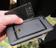 Visto al CES 2012: da Third Rail la custodia iPhone Smart con riserva di energia agganciabile