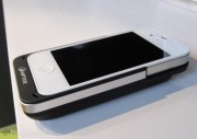 CEBIT 2012: Aiptek, i proiettori tascabili per iPhone che sono anche caricabatterie