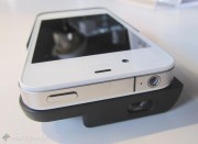 CEBIT 2012: Aiptek, i proiettori tascabili per iPhone che sono anche caricabatterie