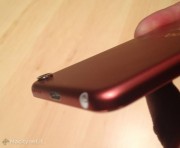 Il nuovo iPod touch grande e colorato visto da vicino con il nuovo cavo Lightning