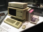 Steve Jobs 1955-2011: ”Think Business” il percorso della mostra di Torino nella fotogallery