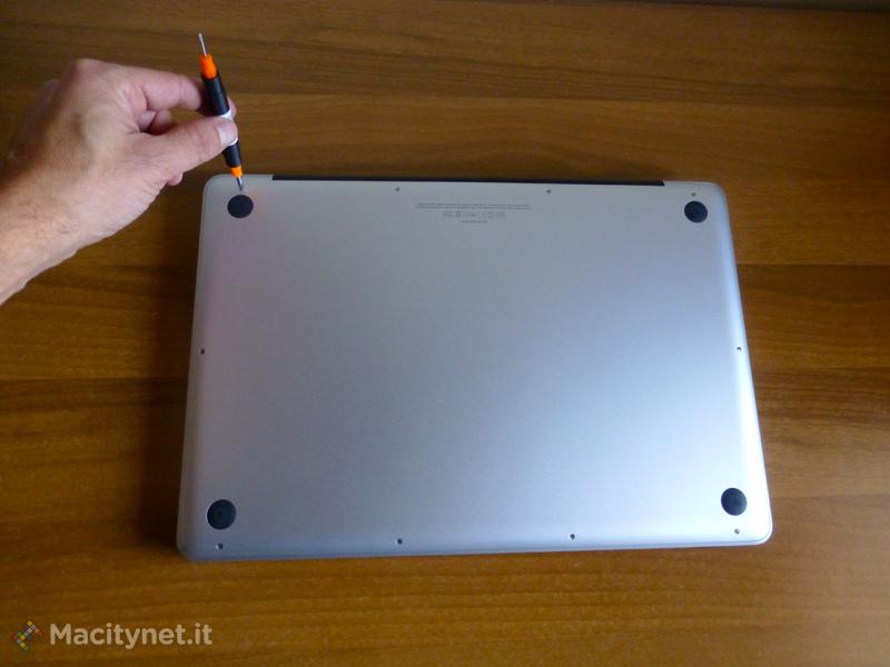 Metti il turbo al Mac con l’SSD – Parte 1 rimuovere il disco fisso e installare l’SSD