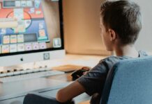 Minorenne suicida, Facebook indagato a Novara Minorenne suicida, Facebook indagato a Novara