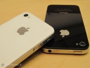 iPhone 4S: dettagli costruttivi e confronti tra il modello bianco e nero