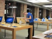 In fila per l’iPhone 4S, a Covent Garden a Londra circa 200 persone