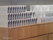 iPhone 4S: primi acquisti e migliaia in fila a Londra