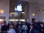 Giorno del lancio di iPad, a Parigi code ma poca ressa