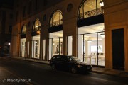 Apple Store via Roma Torino: l’inconfondibile stile Apple nelle foto notturne