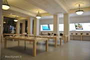 Apple Store via Roma Torino: l’inconfondibile stile Apple nelle foto notturne
