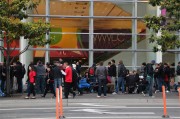 La lunga fila per il Keynote WWDC 2013: il video e le foto esclusive di Macitynet