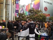 La lunga fila per il Keynote WWDC 2013: il video e le foto esclusive di Macitynet