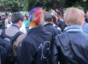 Phil Schiller festeggia insieme agli sviluppatori della WWDC e ai Vampire Weekend