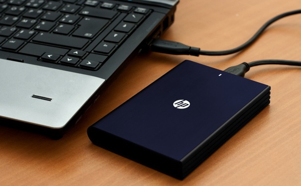 PNY presenta i dischi portatili HP p2050 e p2100 a forma di libro dischi fissi portatili HP p2050 e p2100