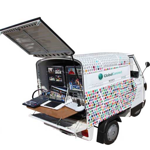 OB van, studio TV mobile dentro a un’Ape 50 di Piaggio