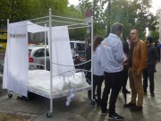 Aspettando l’iPhone 5s a Berlino, tra letti a baldacchino, anziani curiosi e Vodka