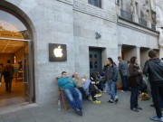 Aspettando l’iPhone 5s a Berlino, tra letti a baldacchino, anziani curiosi e Vodka