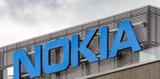 Microsoft compra gli smartphone Nokia per la battaglia dei titani