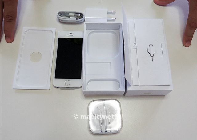 iPhone 5s unpacking