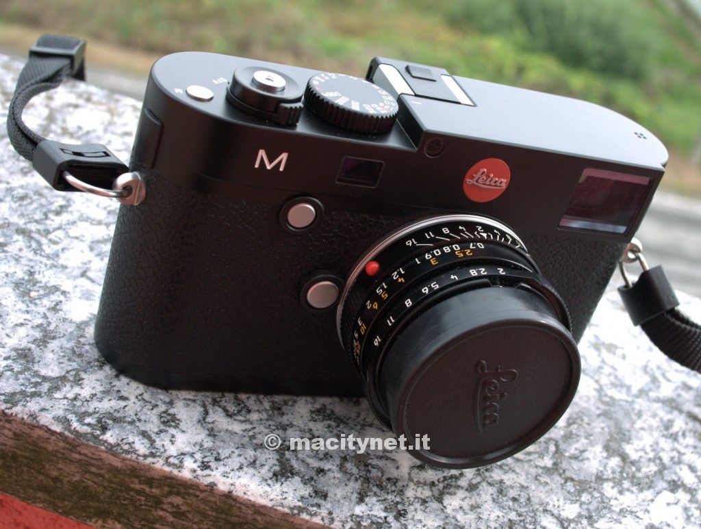 Lo stile è Leica al 100%: tradizionale e solido come ci si potrebbe aspettare.