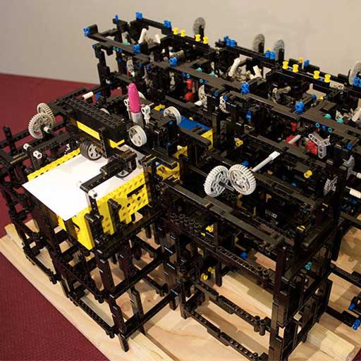 Una macchina per disegnare con i mattoncini Lego, l'hobby di un ingegnere  che lavora per Apple 