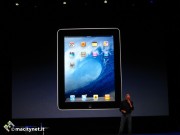 E in verticale... un misto tra SpringBoard di iPhone e Dock.