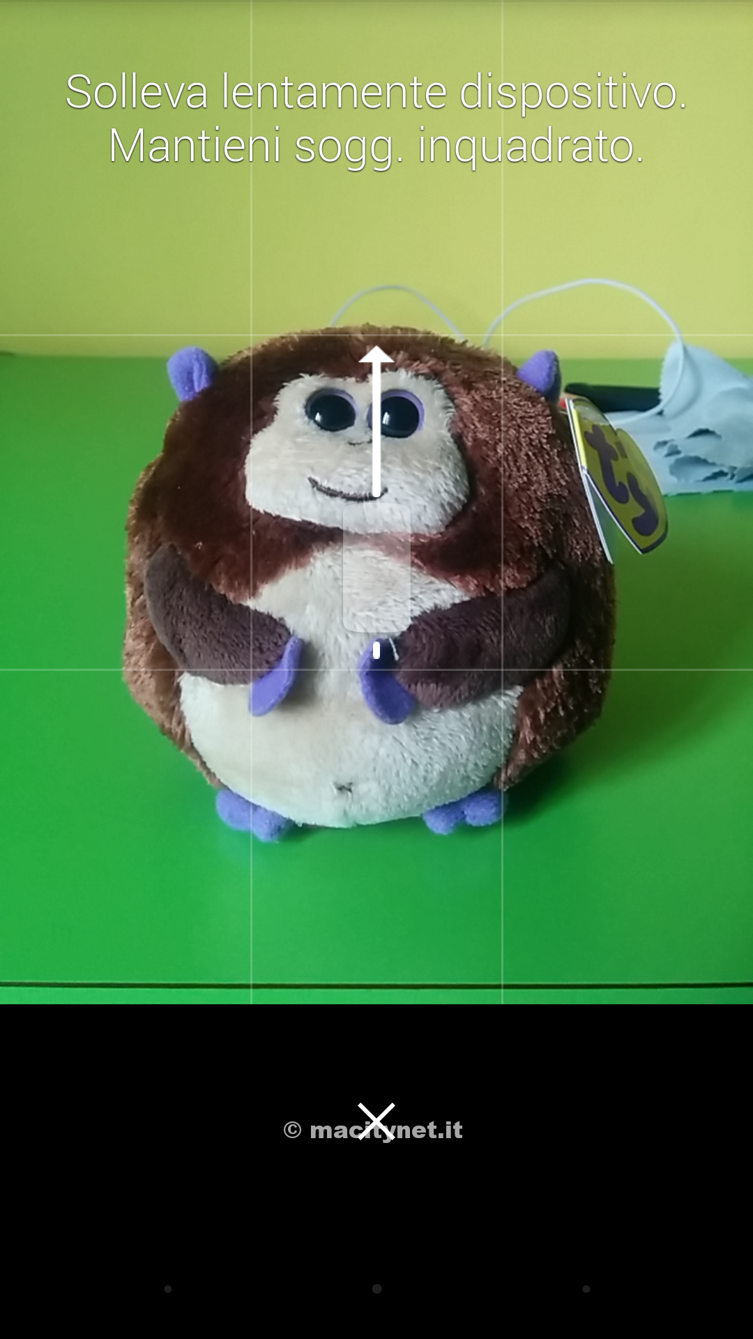 Una volta scattatto il fotogramma, sarà necessario scorrere il dispositivo verso l'alto non troppo velocemente