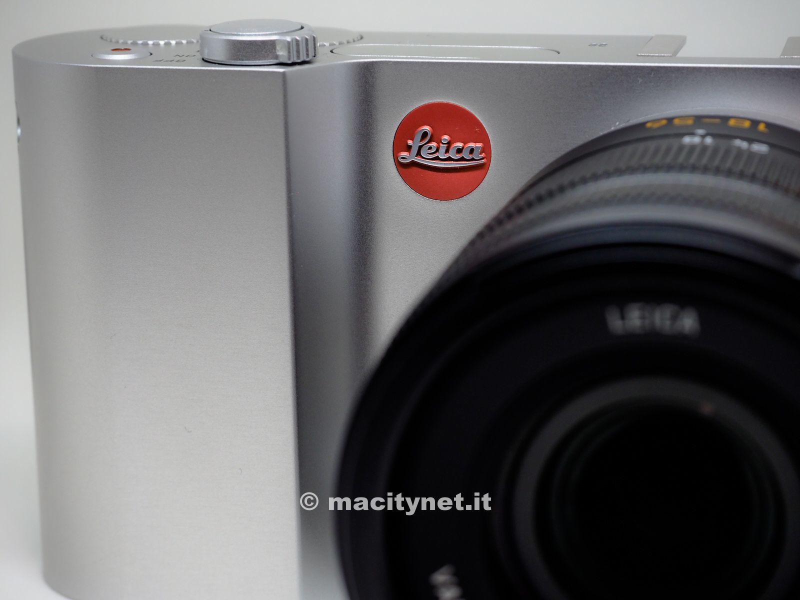 Il punto rosso no può mancare sul prodotto