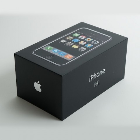 Primo iPhone originale a prezzi record: pagato fino a 15.000 dollari ...
