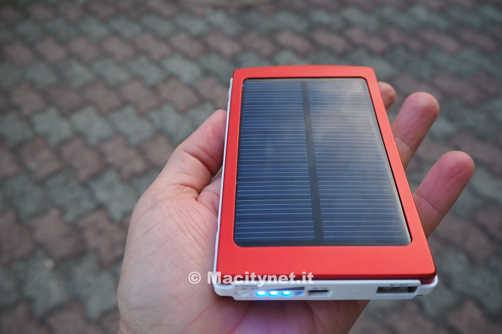 batteria con ricarica solare