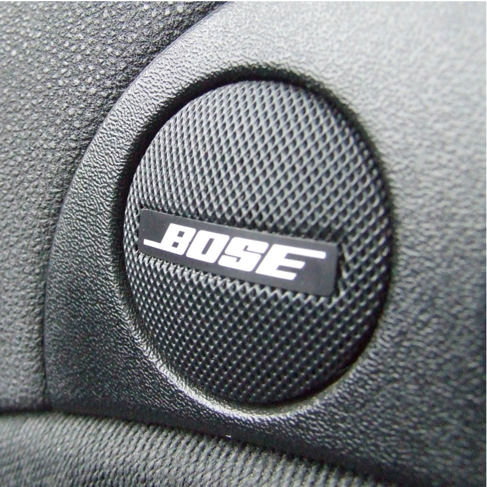 Bose авто. Звуковая система в машину Bose. Bose надпись. Топ аудиосистем для авто. Аудио Bose в авто.