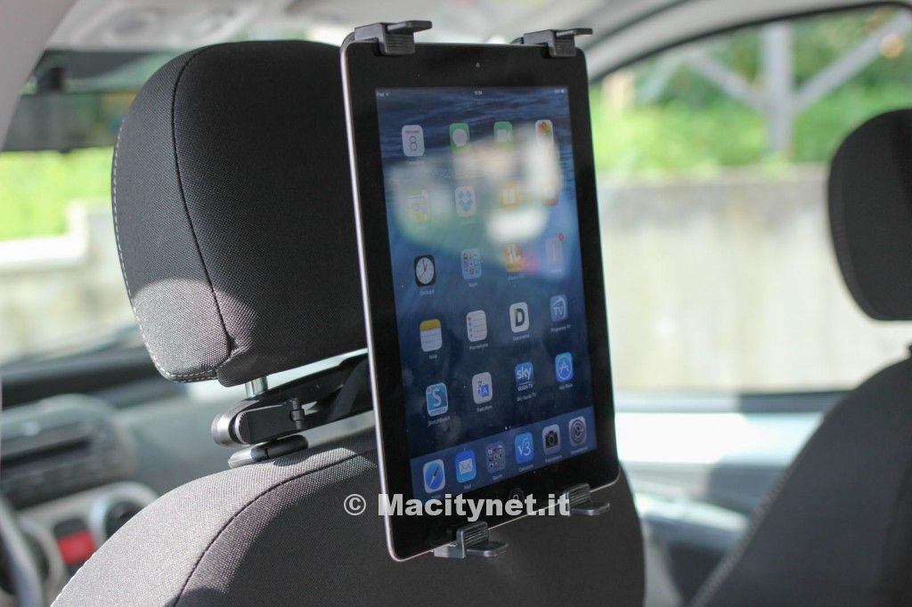 Recensione supporto iPad e tablet per auto. Si aggancia al poggiatesta:  facile e conveniente 