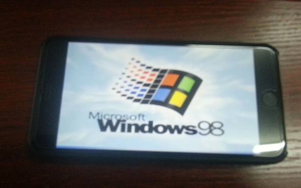 Windows 98 su iPhone